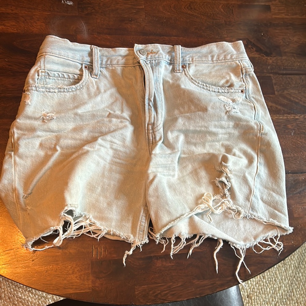 Size 8 high rise slouchy straight Old Navy denim shorts